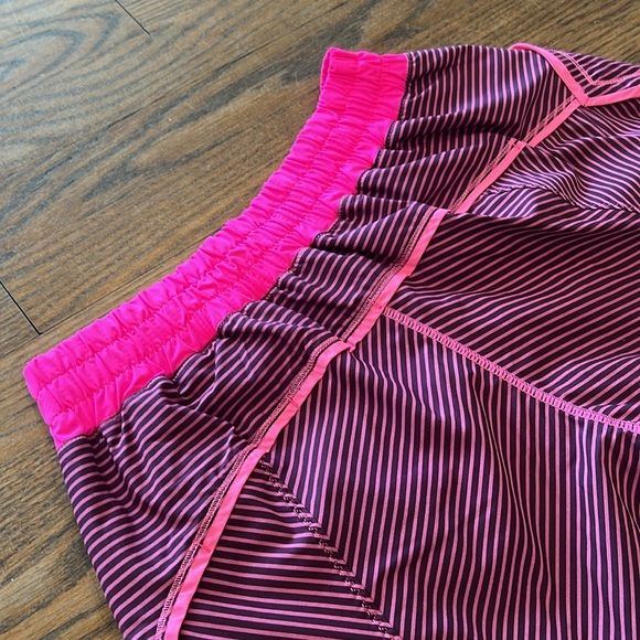 💕HP💕Lululemon Shake & Break Tracker Hyper Stripe Pink Shorts - Picture 12 of 12
